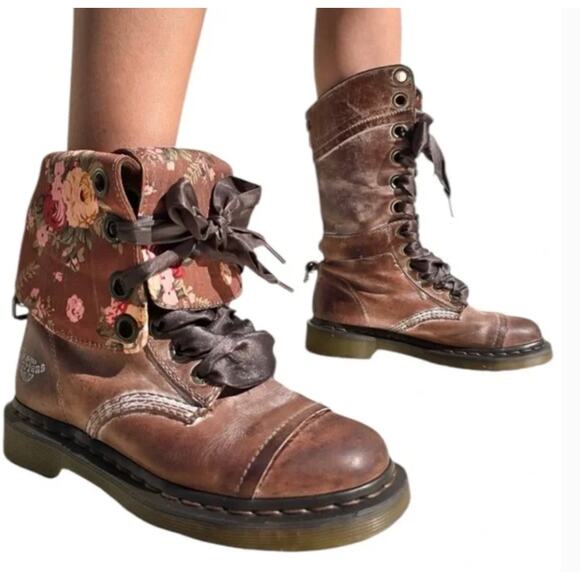Dr. Martens Women’s Size 10 Brown Floral Foldover Triumph Lace Up High Boots - Picture 1 of 13